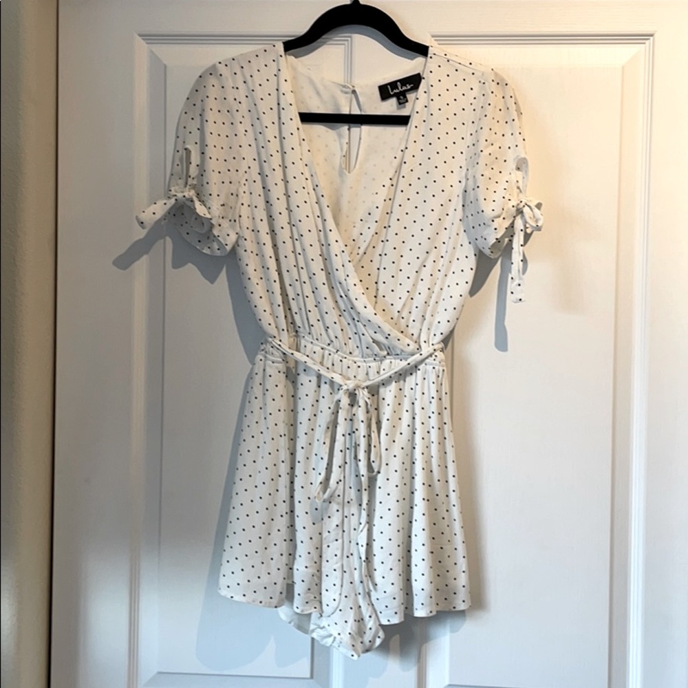 Lulu’s faux wrap romper with elastic waist and tie